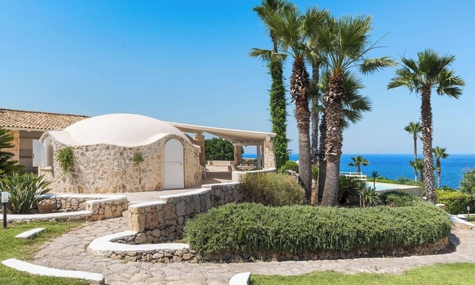 Syracuse Villa | Villa Catrice - Seafront villa with private pool