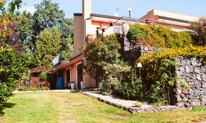 Viagrande Villa | Villa Elegante a Viagrande in Sicilia vicina al Mare e Monte Etna
