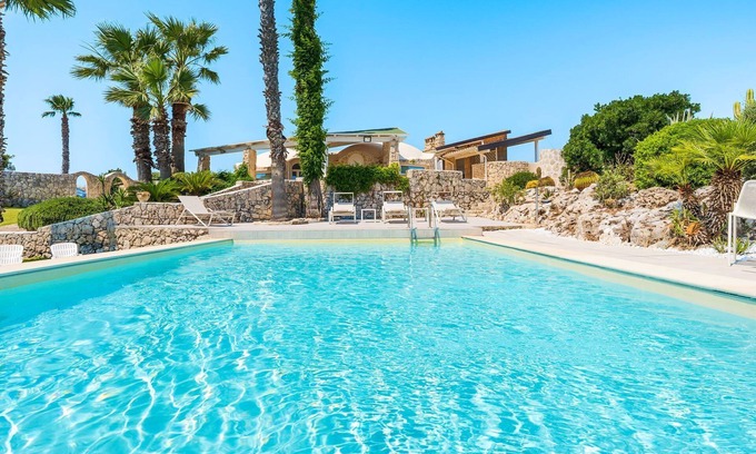 Syracuse Villa | Villa Matilda - Four Bedroom Villa, Sleeps 8