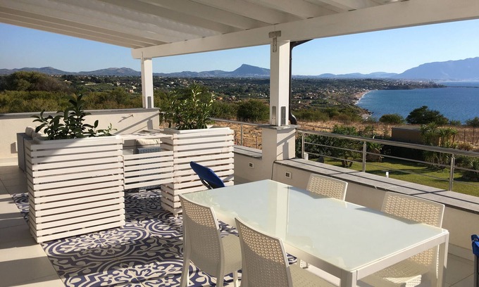 Terrasini Apartment | Villa Perla di San Cataldo blue apartment