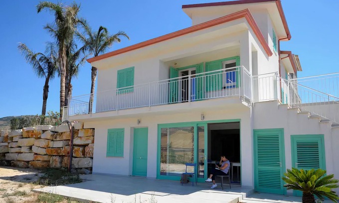 Buseto Palizzolo Villa | Villa Relax con Giardino Alberato Prossima al Mare di Scopello
