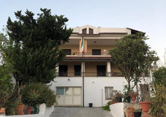 Augusta House | Villa Rosa granatello