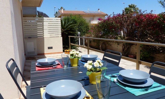 Marina di Ragusa Apartment | Villa Venere is just few minutes from Piazza Malta
