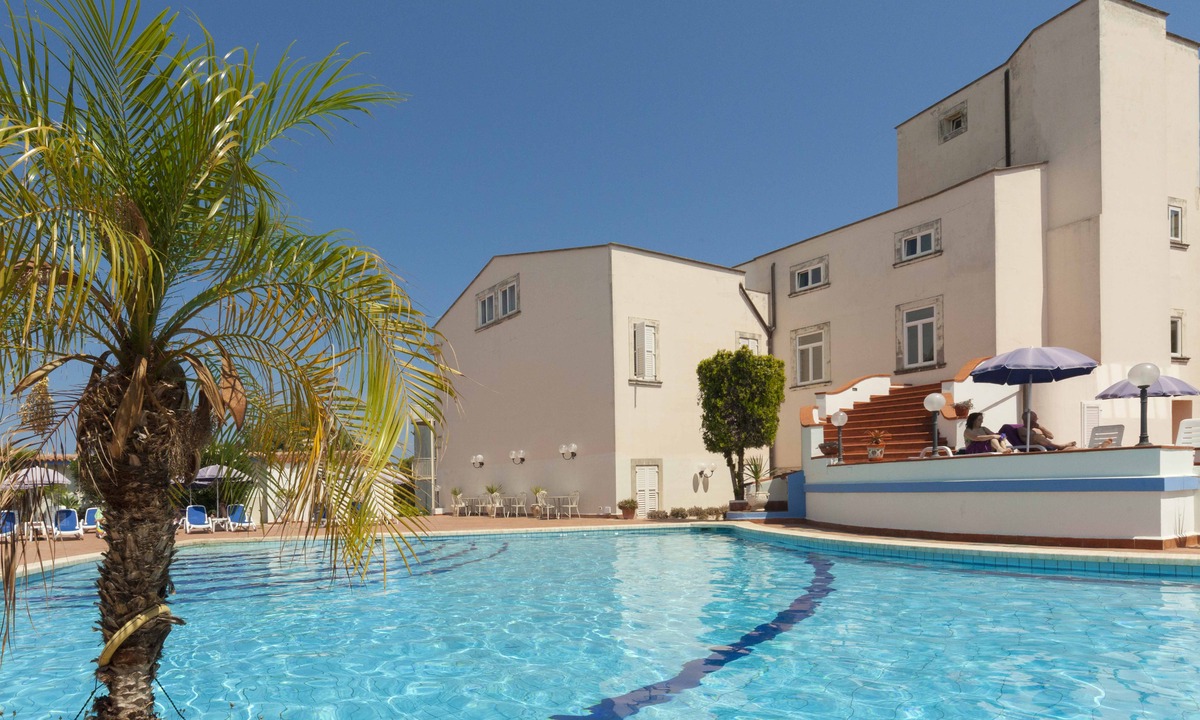 Grottasanta Hotel | Grand Hotel Villa Politi