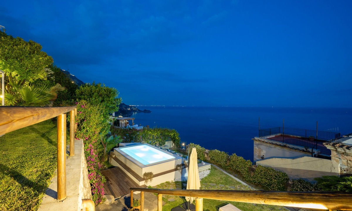 Praiano Villa | Villa Panorama - Garden Overlooking the sea and Sauna