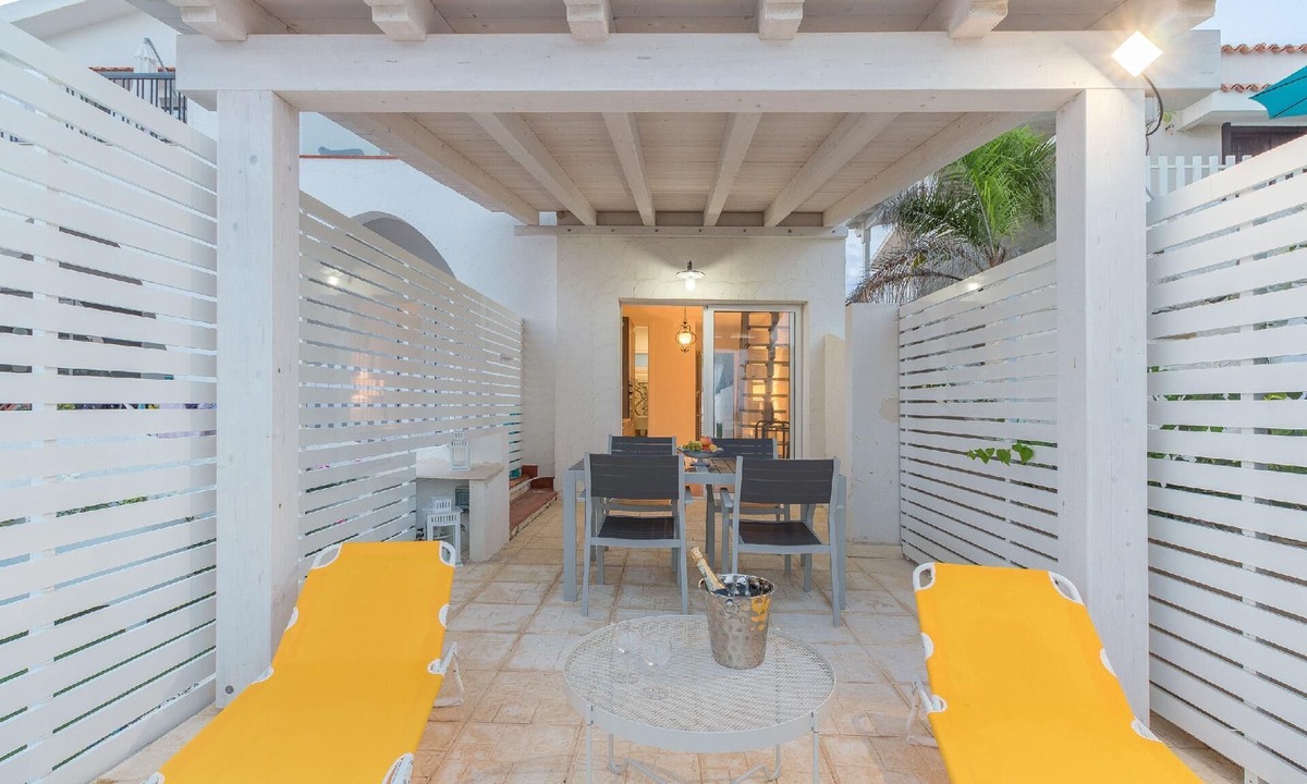Caucana-finaiti-casuzze-finaiti Nord Apartment | Amarillis, beachfront flat