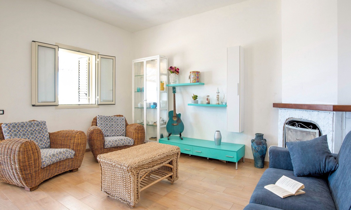 Scoglitti Villa | Simplistic Villa in Scoglitti near Sea Beach