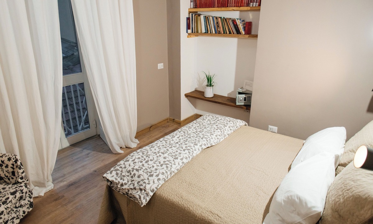 Historical Center House | Green Chiaia independent apartment