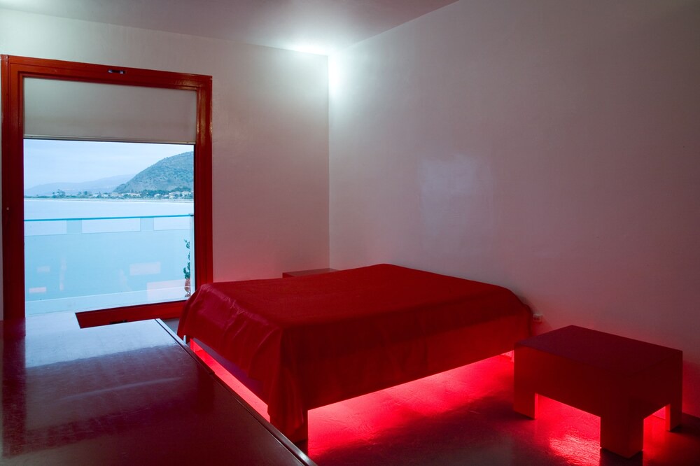 Castel Di Tusa Hotel | Museo Albergo d'Arte Contemporanea Atelier Sul Mare
