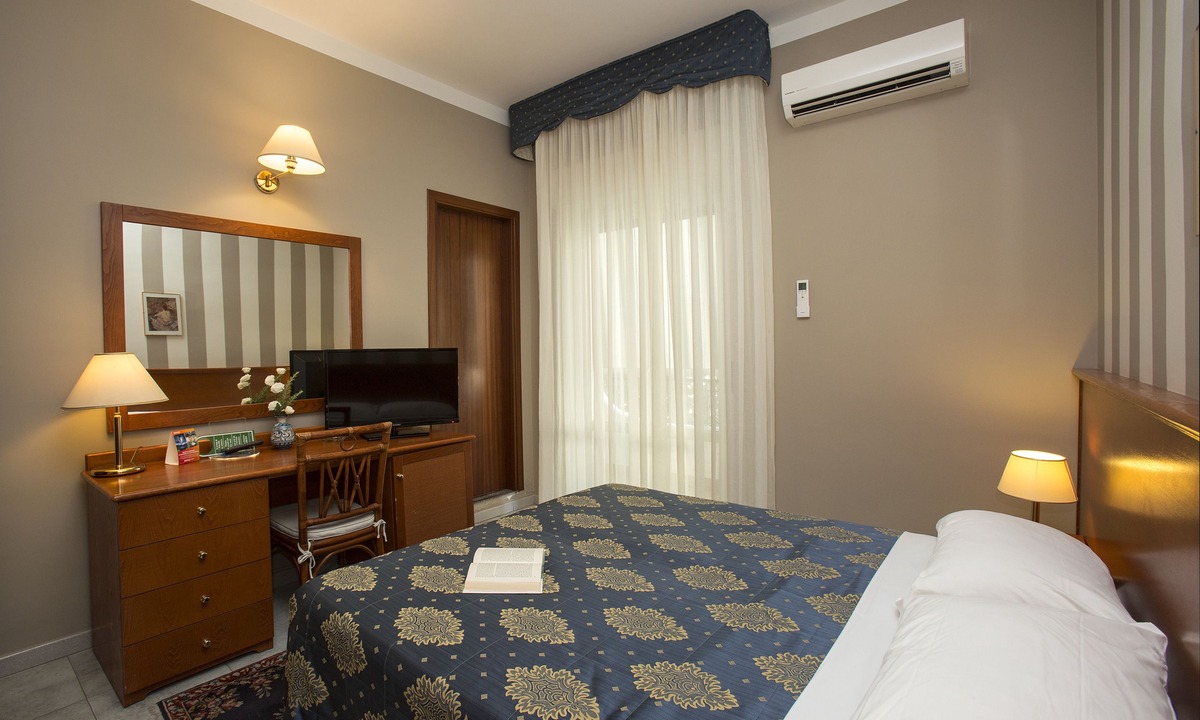 Torregrotta Hotel | Hotel Redebora