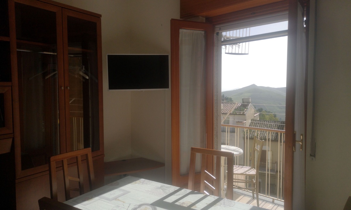 Regalbuto Bed & Breakfast | Antico Portale Host Roberto