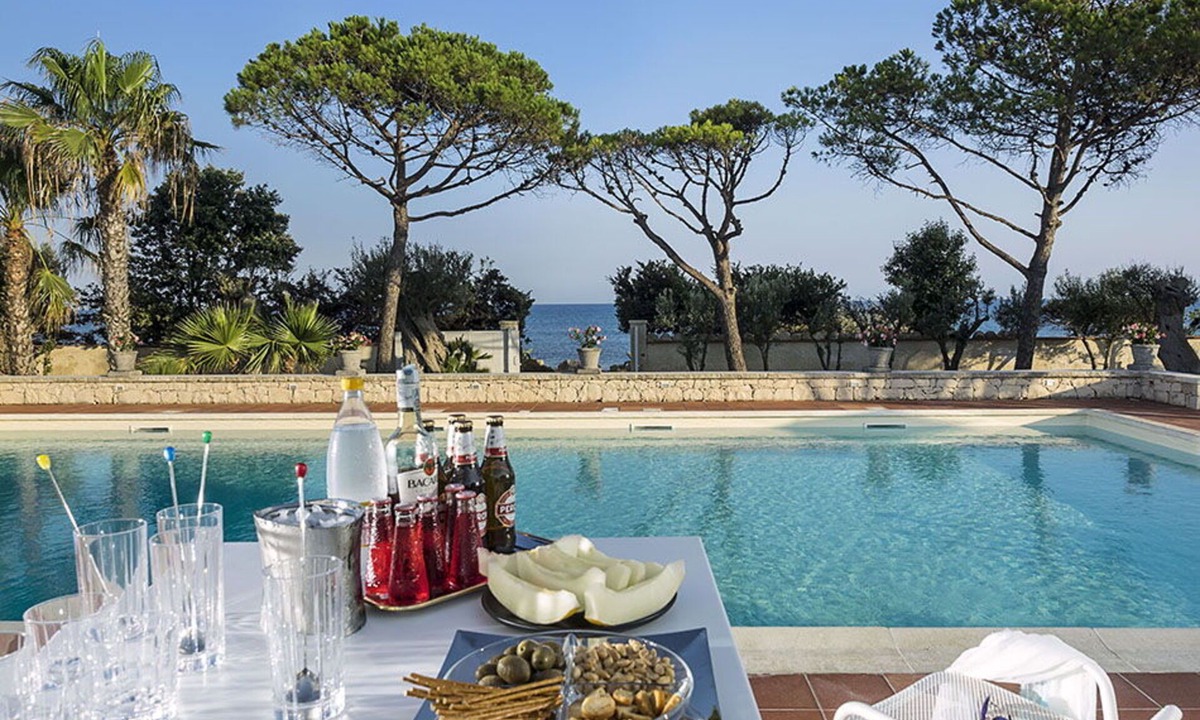 Marina di Modica Villa | Villa in Noto with 9 bedrooms sleeps 18