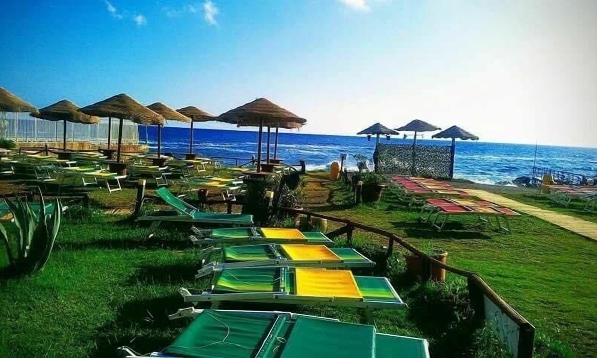Addaura Apartment | Apartment in villa - 2 minutes walk to the beach