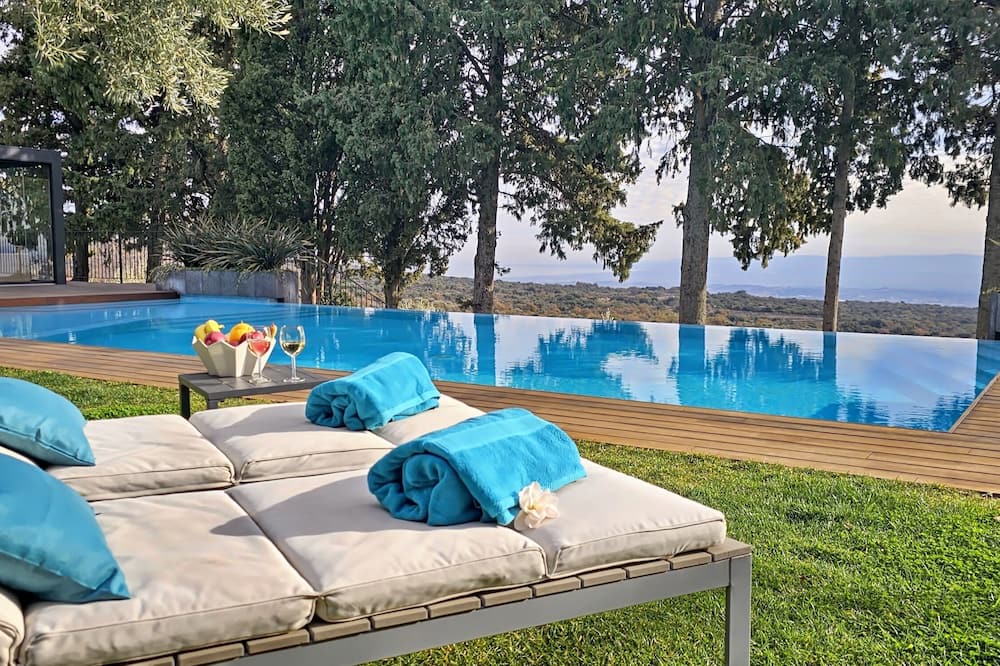 Ragalna House | Rahal villa with pool and outdoor fireplace between Etna and the sea