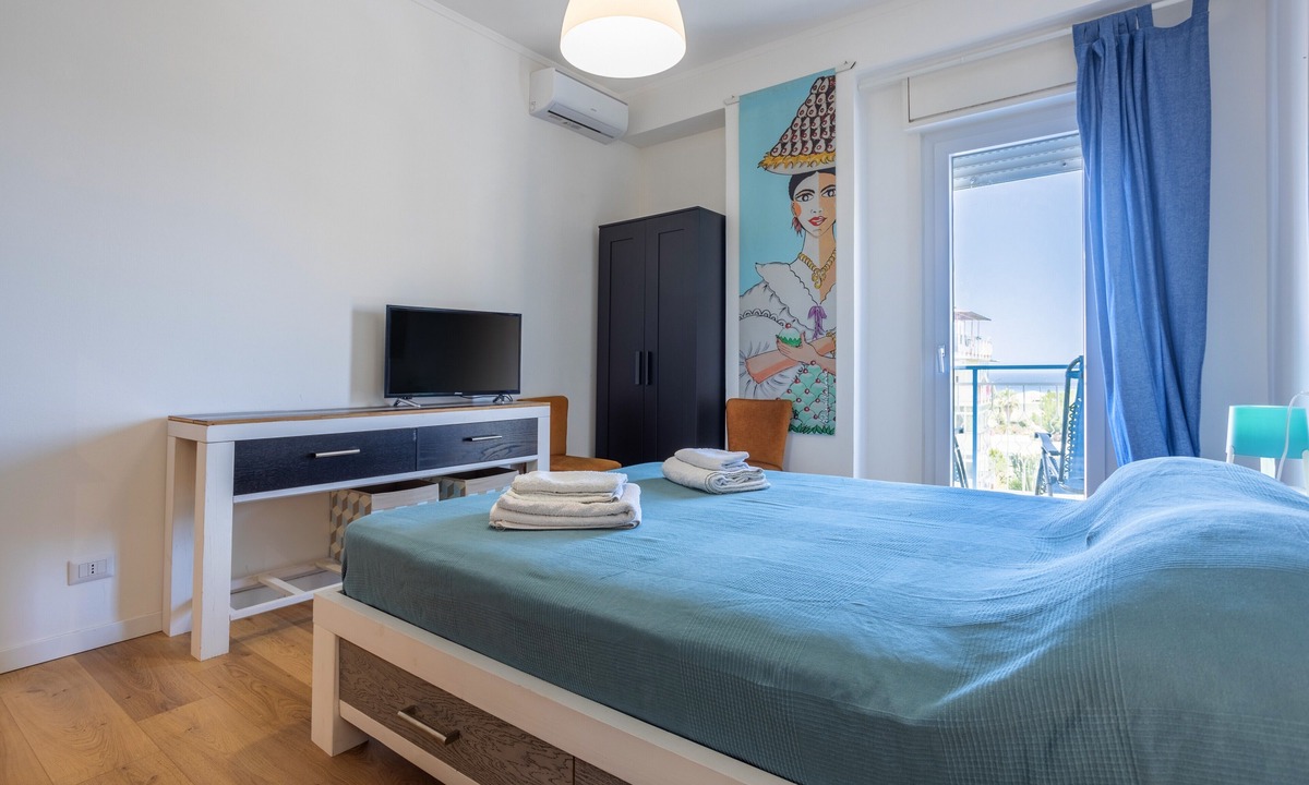 Capaci Apartment | Holiday Apartment "The View Of The Sea" near Beach with 2 Balconies & Wi-Fi