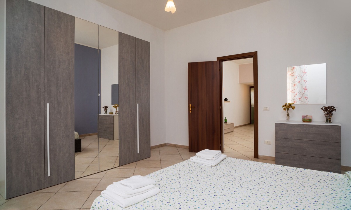 Monte Po-Nesima-San Leone-Rapisardi Apartment | Holiday Apartment "Casa Cairoli" with Balcony & A/C