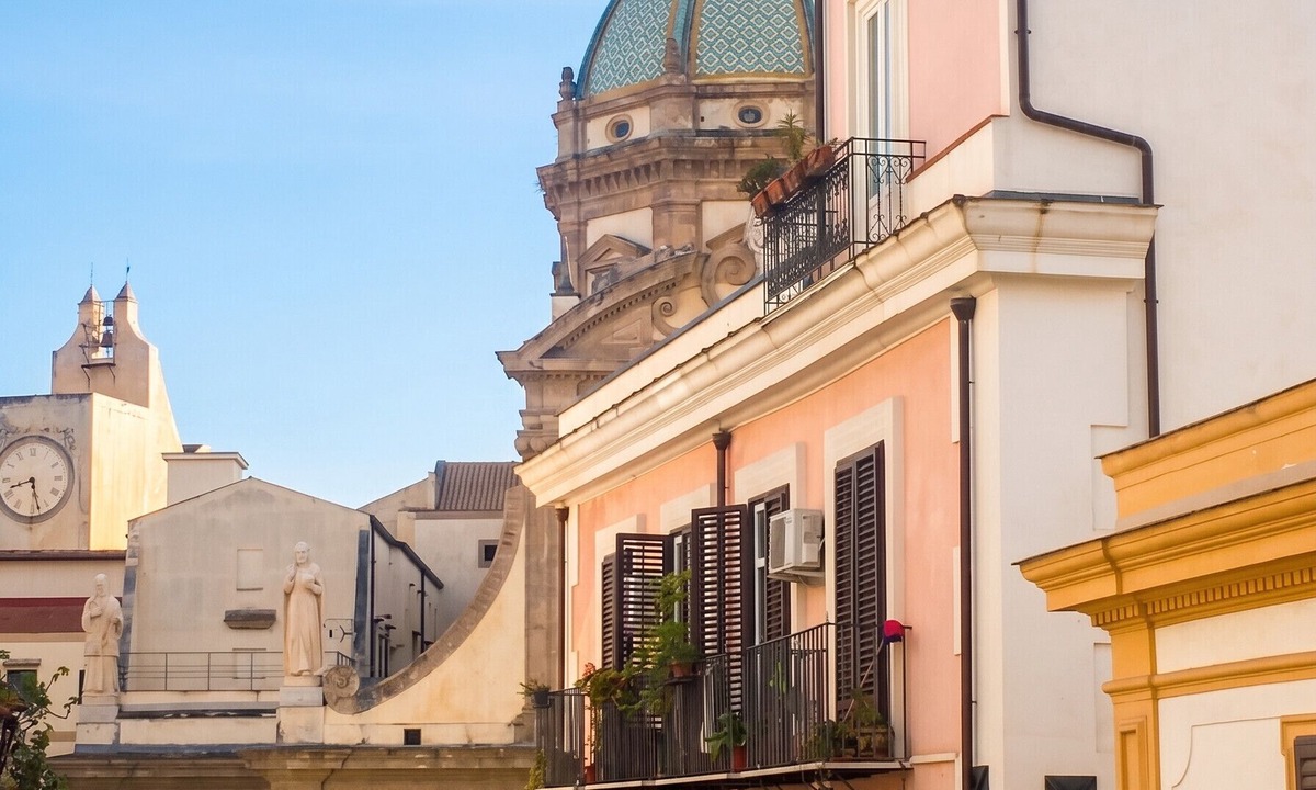Albergheria Apartment | Homerez - Modern Apartment with Balcony in Palermo 80 m²