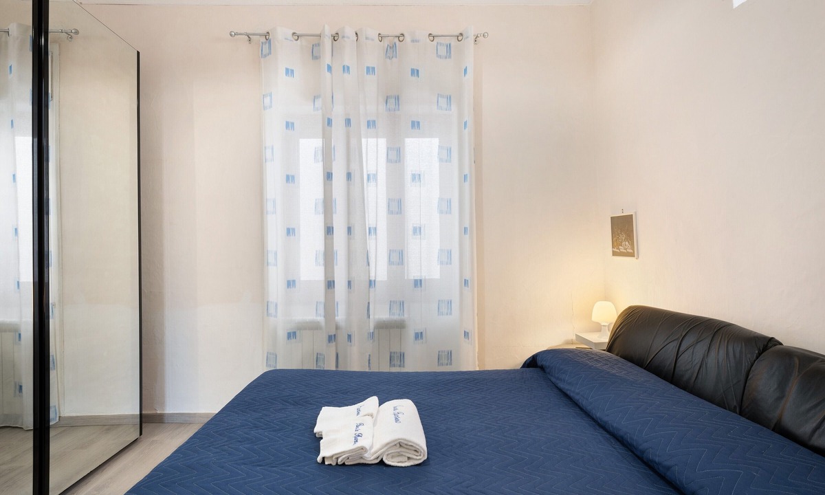 Vico Equense Apartment | Apartment 'Penisola 1' with Shared Terrace, Wi-Fi and Air Conditioning