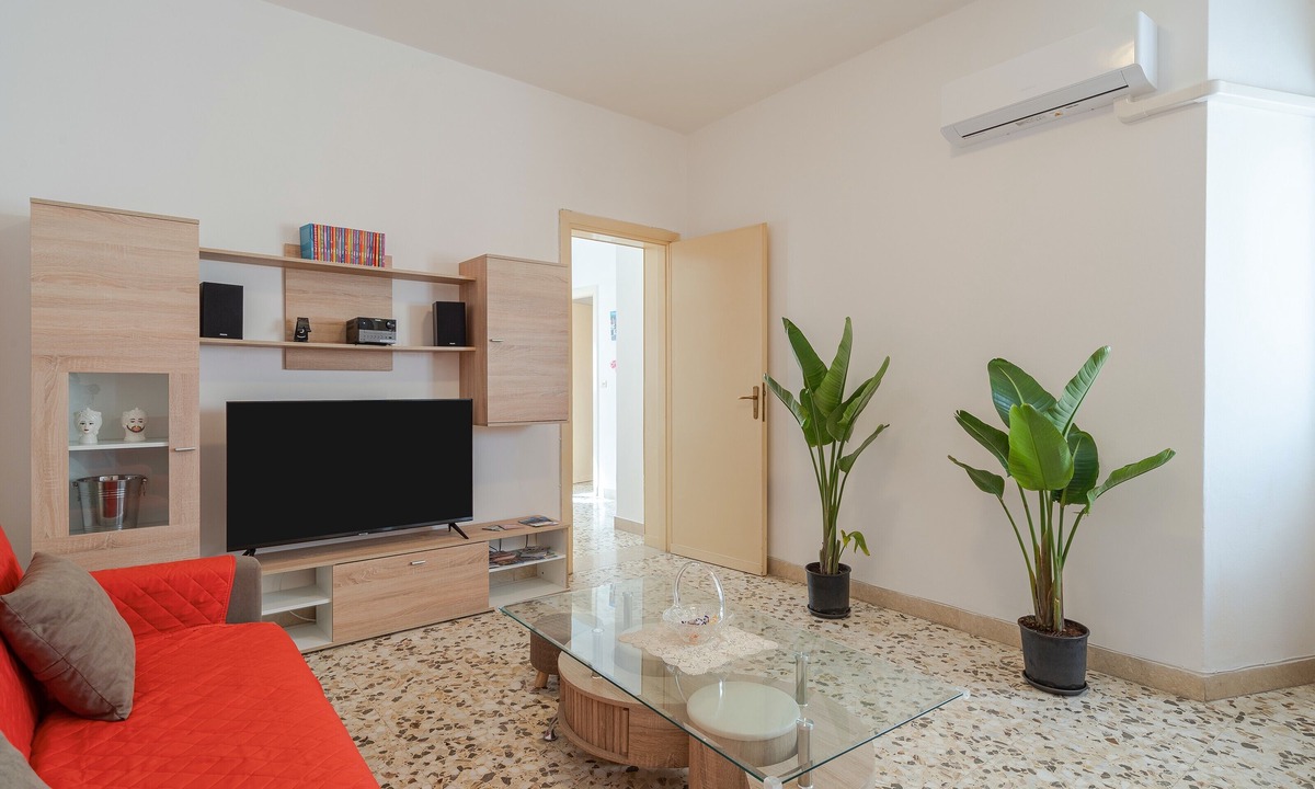 Santa Lucia Apartment | Apartment "Casa Jerone" with Balcony and Wi-Fi