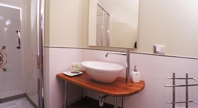 Photo of Bathroom in Catania City Centre
