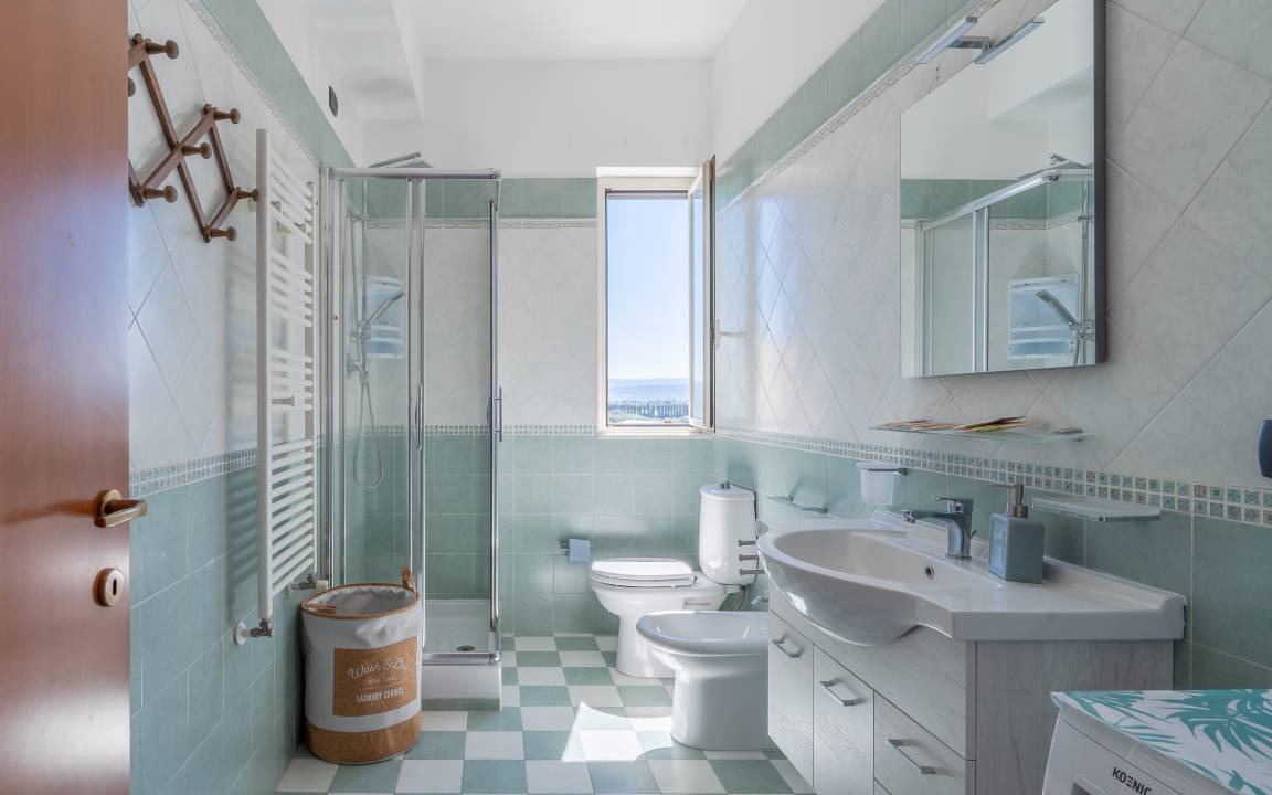 Photo of Bathroom in Floridia