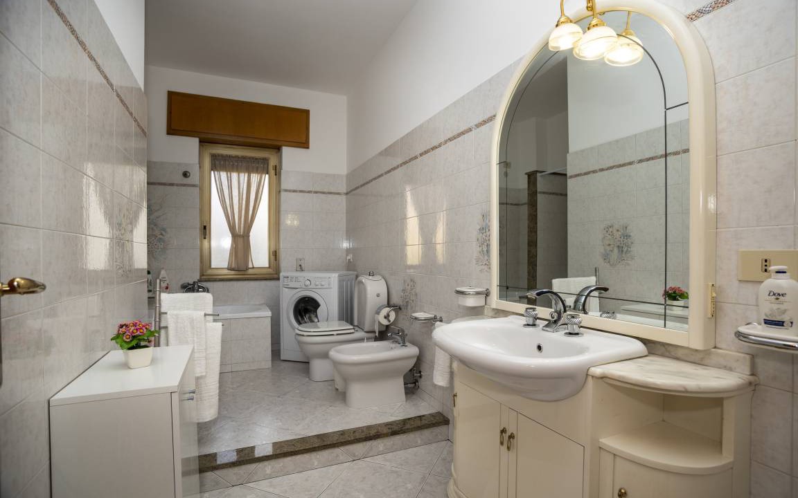 Photo of Bathroom in Capri Leone