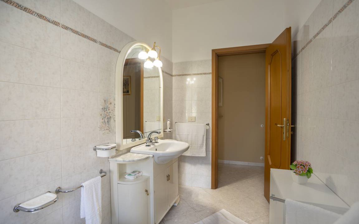 Photo of Bathroom in Capri Leone