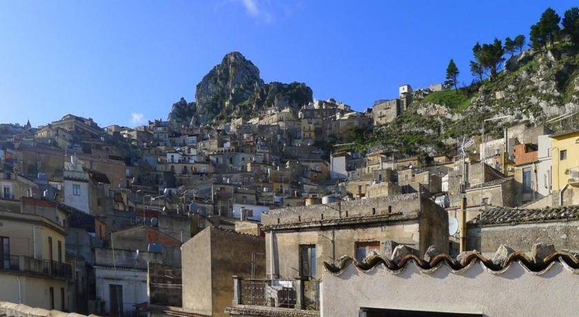 Photo of Buildings in Caltabellotta