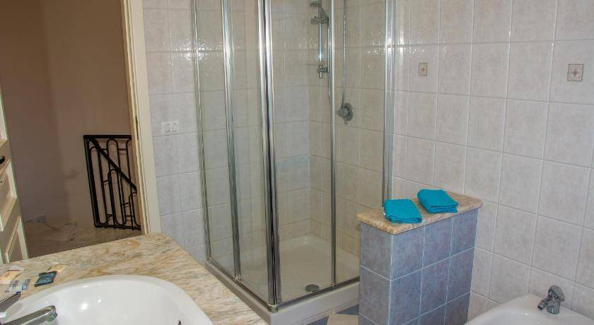 Photo of Bathroom in Arenella