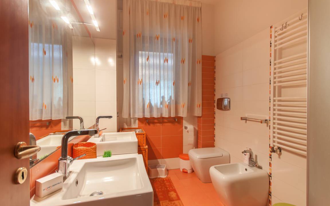 Photo of Bathroom in Picanello-Ognina-Barriera-Canalicchio