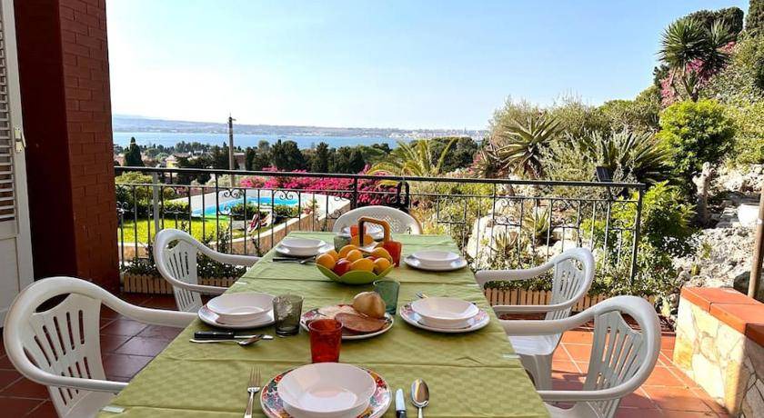Photo of Patio Balcony in Isola