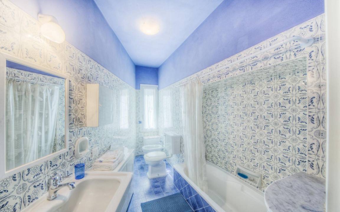 Photo of Bathroom in Acradina