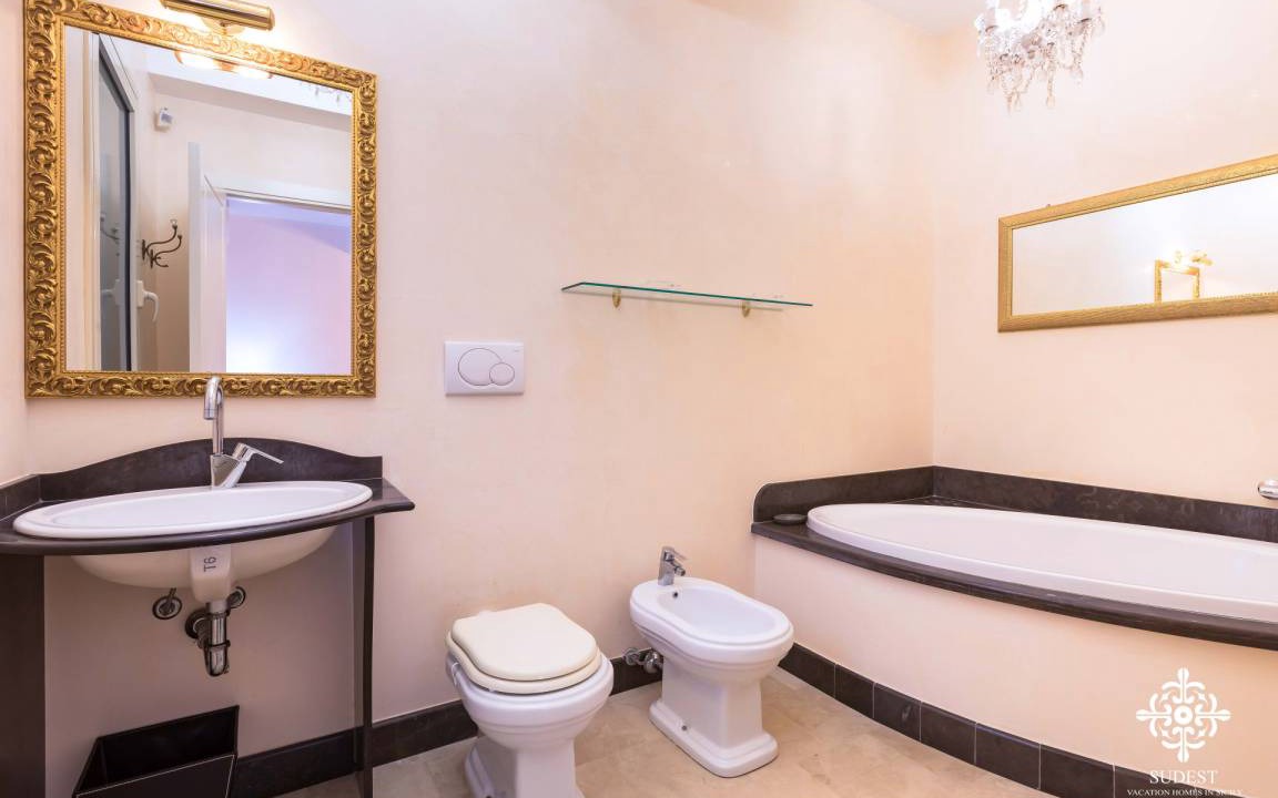 Photo of Bathroom in Caucana-finaiti-casuzze-finaiti Nord