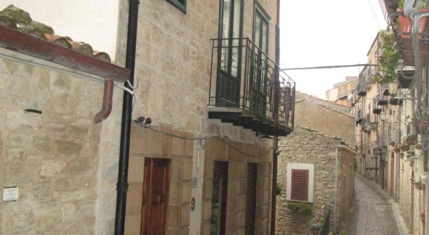 Photo of Buildings in Gangi