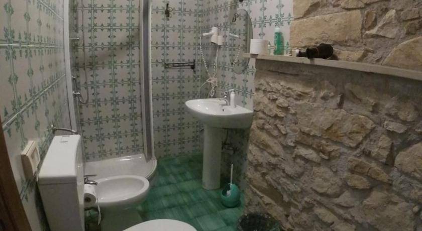 Photo of Bathroom in Mistretta