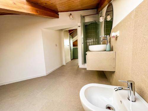 Photo of Bathroom in Tiche