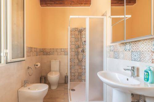 Photo of Bathroom in Brucoli