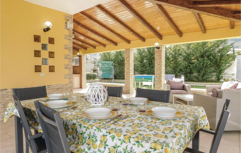 Photo of Livingroom in Torre Colonna-sperone