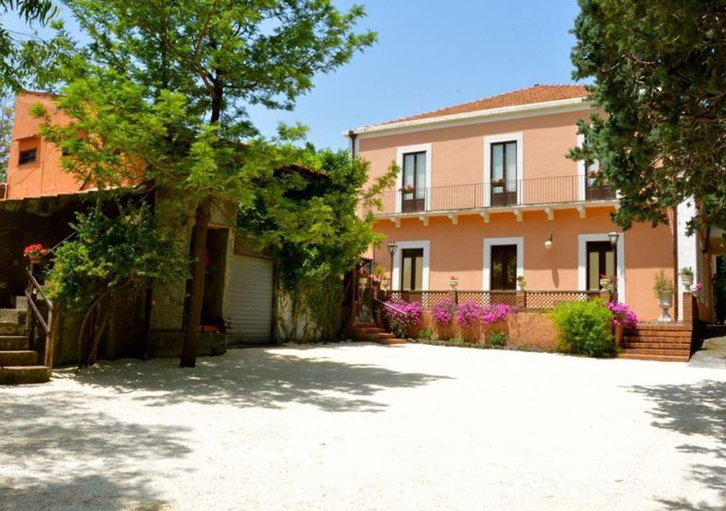 Photo of Buildings in Viagrande