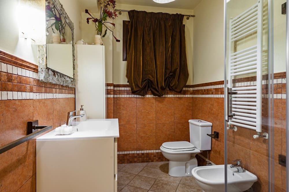 Photo of Bathroom in Pedara
