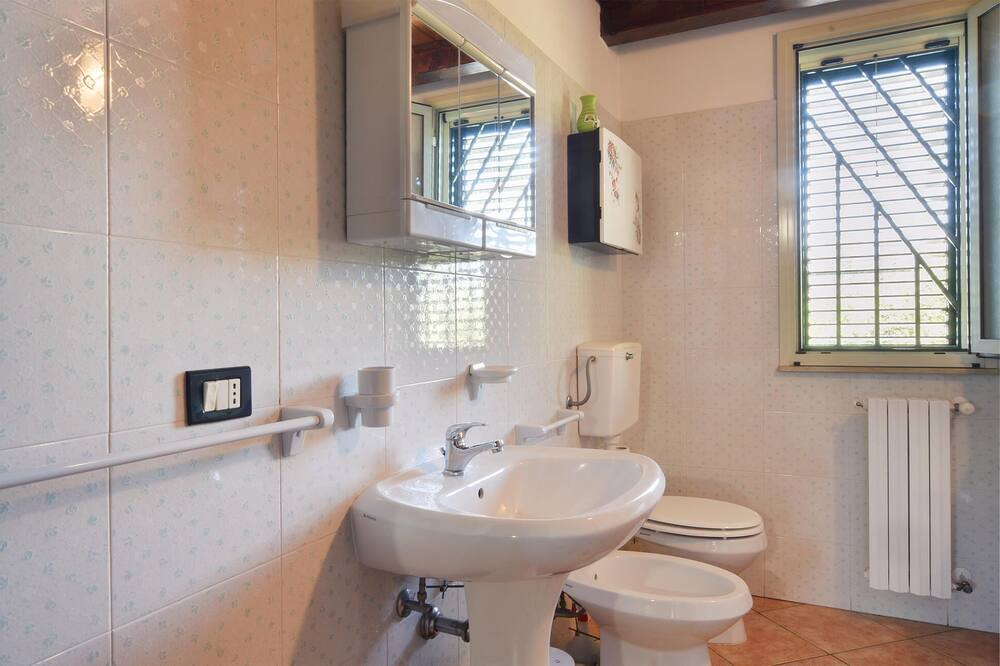 Photo of Bathroom in Chiaramonte Gulfi
