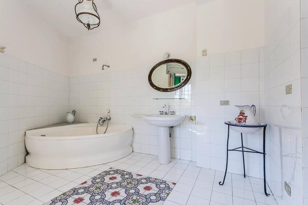 Photo of Bathroom in Venetico