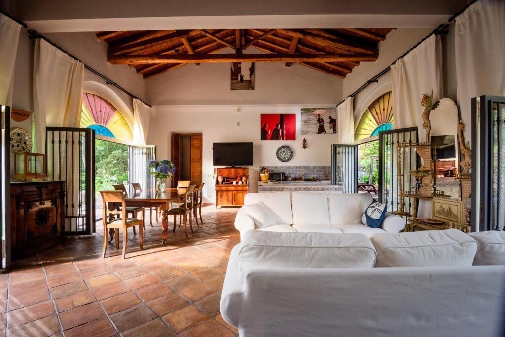 Photo of Livingroom in Milo