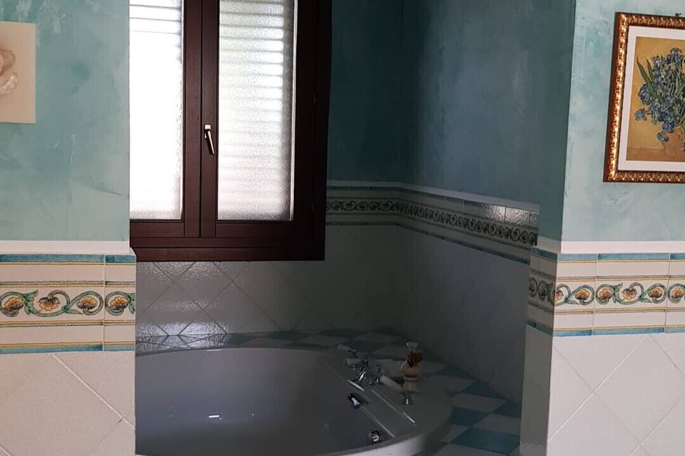 Photo of Bathroom in Ribera