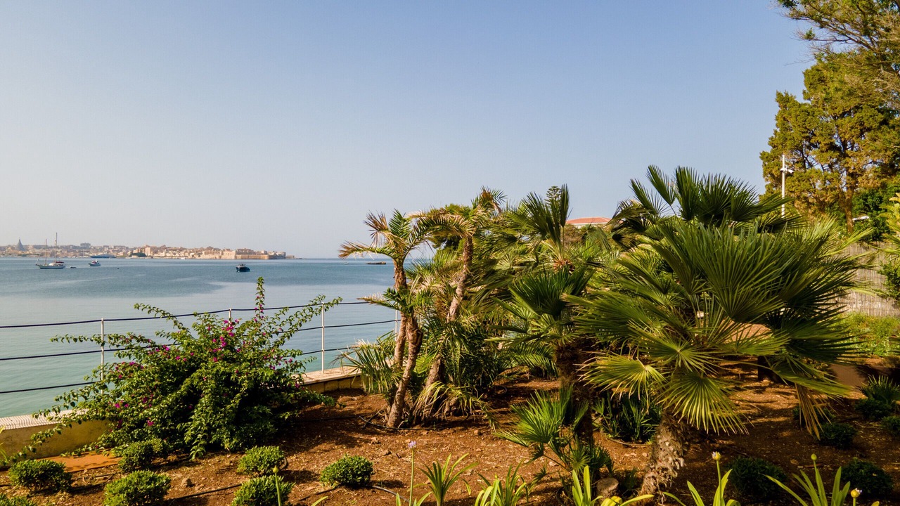 Photo of Others in Isola
