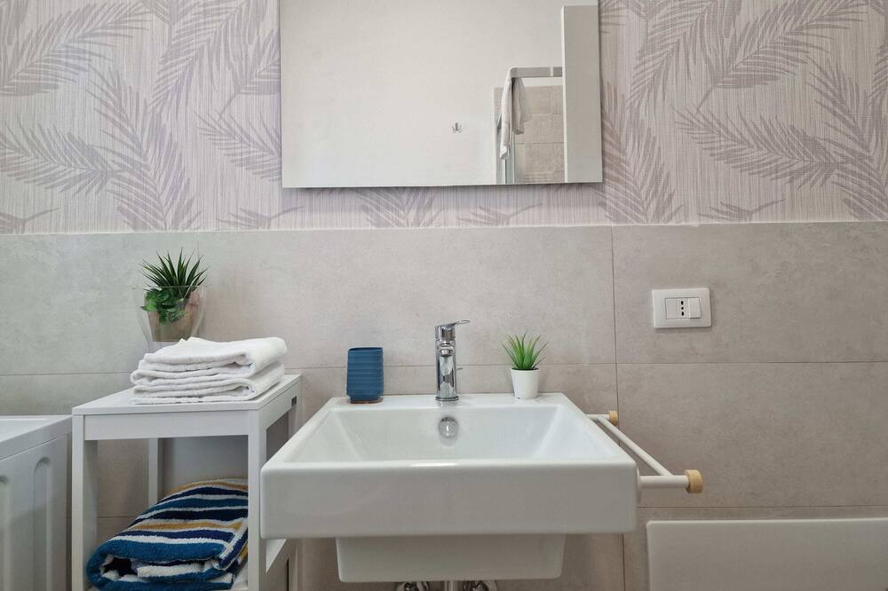 Photo of Bathroom in Brucoli