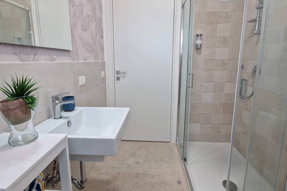 Photo of Bathroom in Brucoli