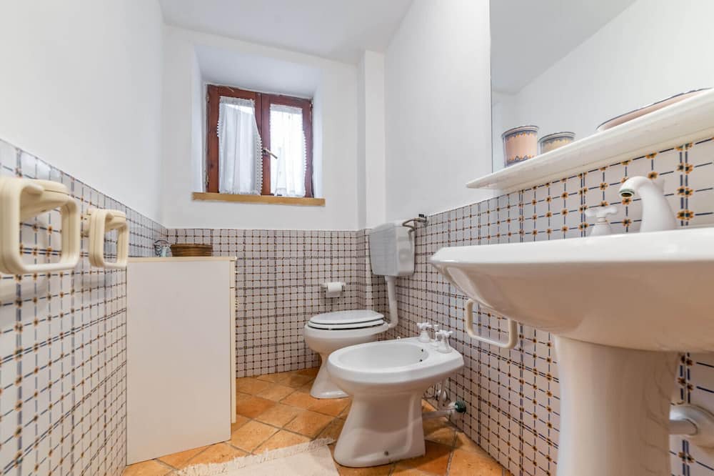 Photo of Bathroom in Reitano