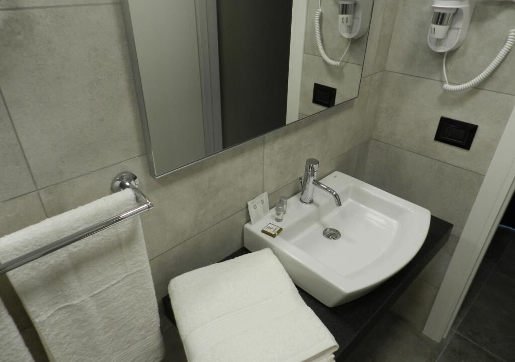 Photo of Bathroom in Gela