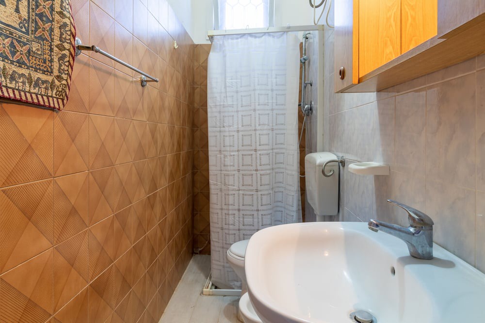 Photo of Bathroom in Acate